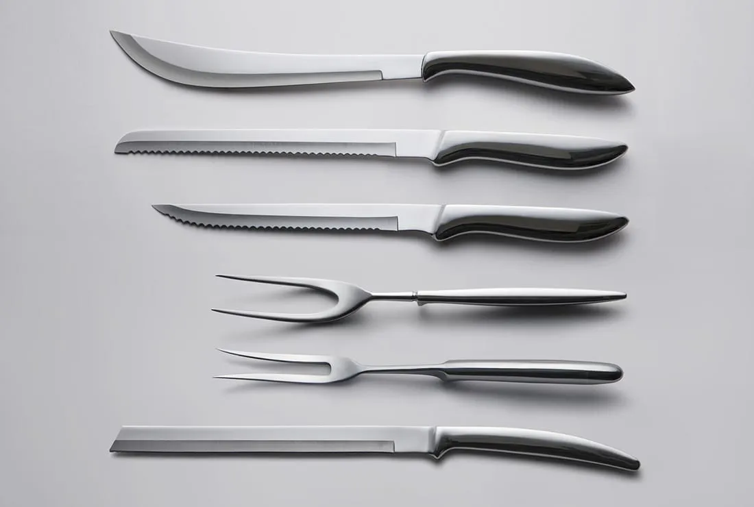 1934岐阜県関市にて「合名会社　東洋食器製作所」として創業し、職人の技術を生かしたステンレス刃物や洋食器を製造。<br>今では一般的な製法「モナカ構造」を考案し、軽くて扱いやすいステンレス包丁が大ヒット。