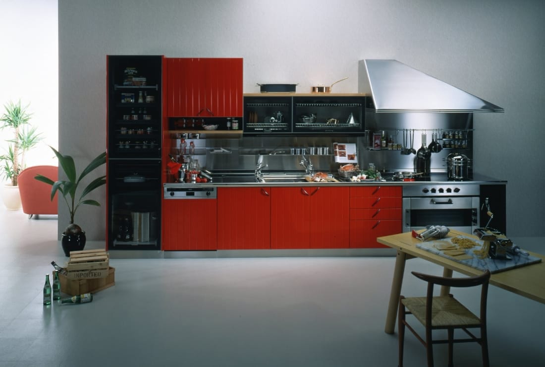 1991The image of &quot;Toyo Kitchen = Design&quot; permeates the world.SPIGA DUE, a kitchen equipped with a multifunctional sink and designed with a fusion of Italian and Japanese culture, was launched.
