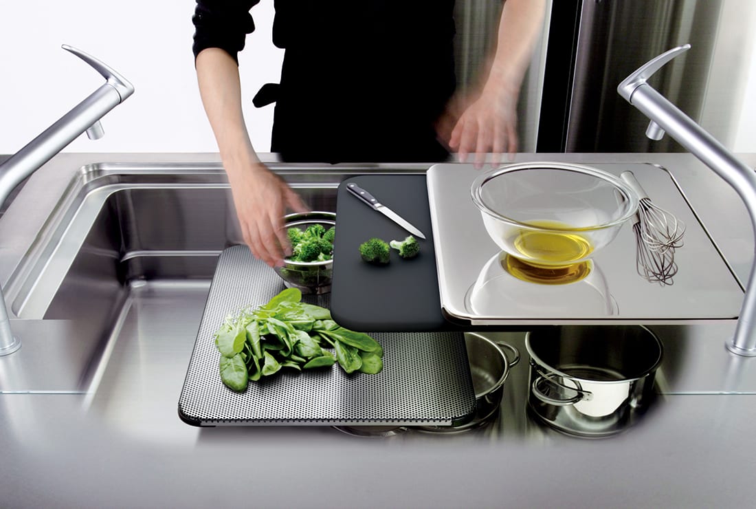 1997 Launch of &quot;3D Sink&quot; and &quot;AIR FLOW&quot;, revolutionary multi-sink with three-dimensional utilization.Released &quot;COOKING CORE iNO&quot;, a kitchen that pursues both authentic cooking and interior design.