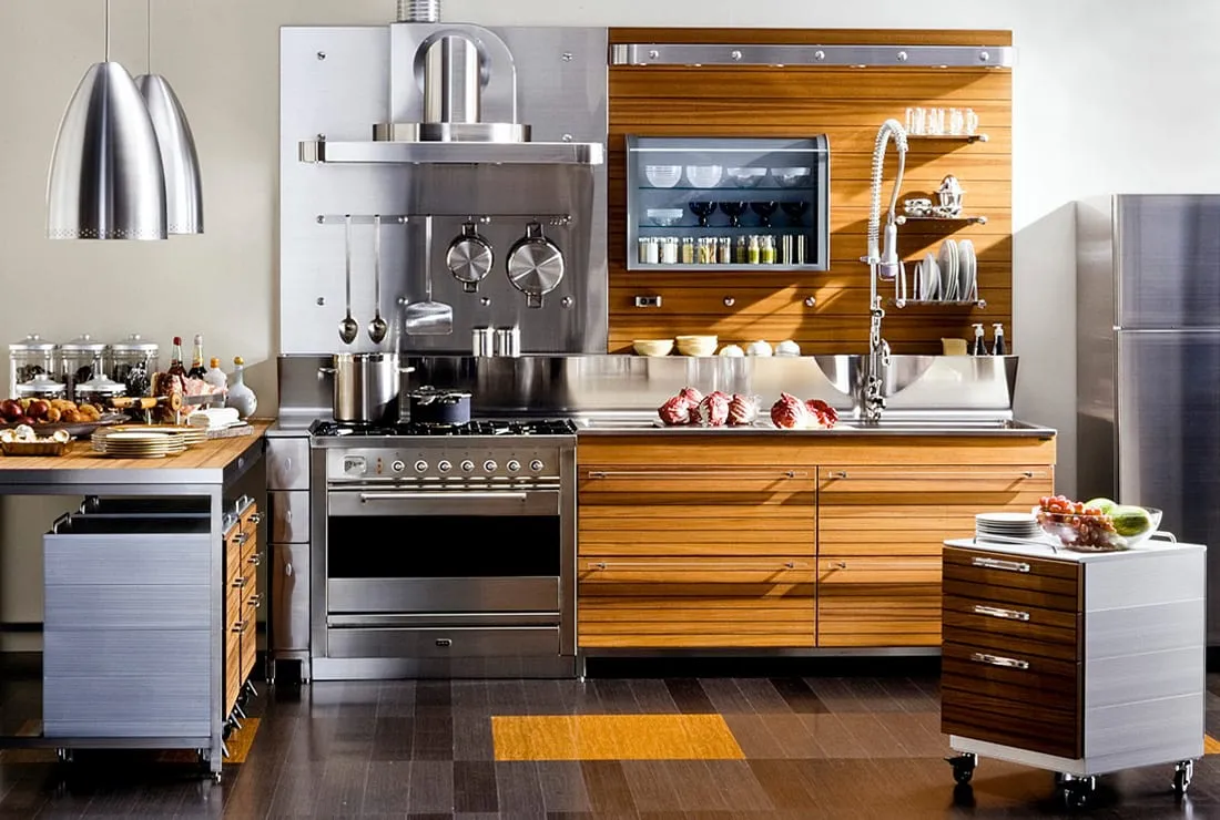 1997 立体活用の画期的マルチシンク「3Dシンク」、「エアフロー」誕生。<br>本格的調理とインテリア性を追求したキッチン「COOKING CORE iNO｜クッキングコア イノ」発売。