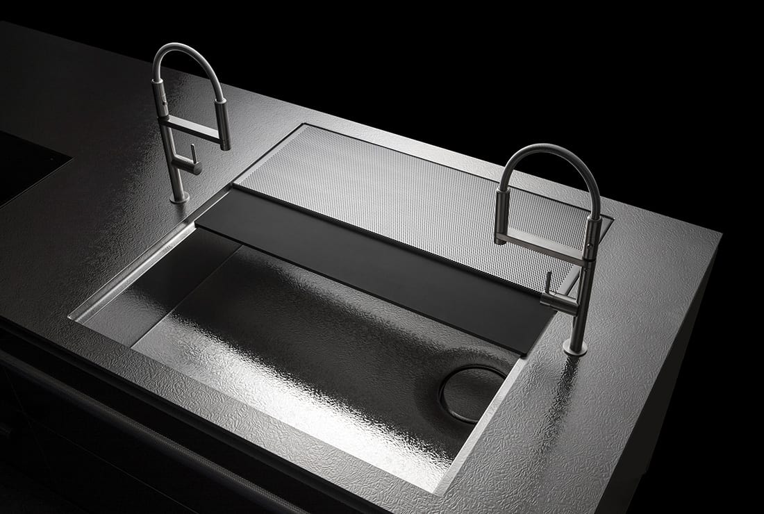 2016Cooking is complete in the sink.Zero flow kitchen The sink &quot;PARALLELO&quot; was born to realize the concept of &quot;Cooking is complete in the sink.