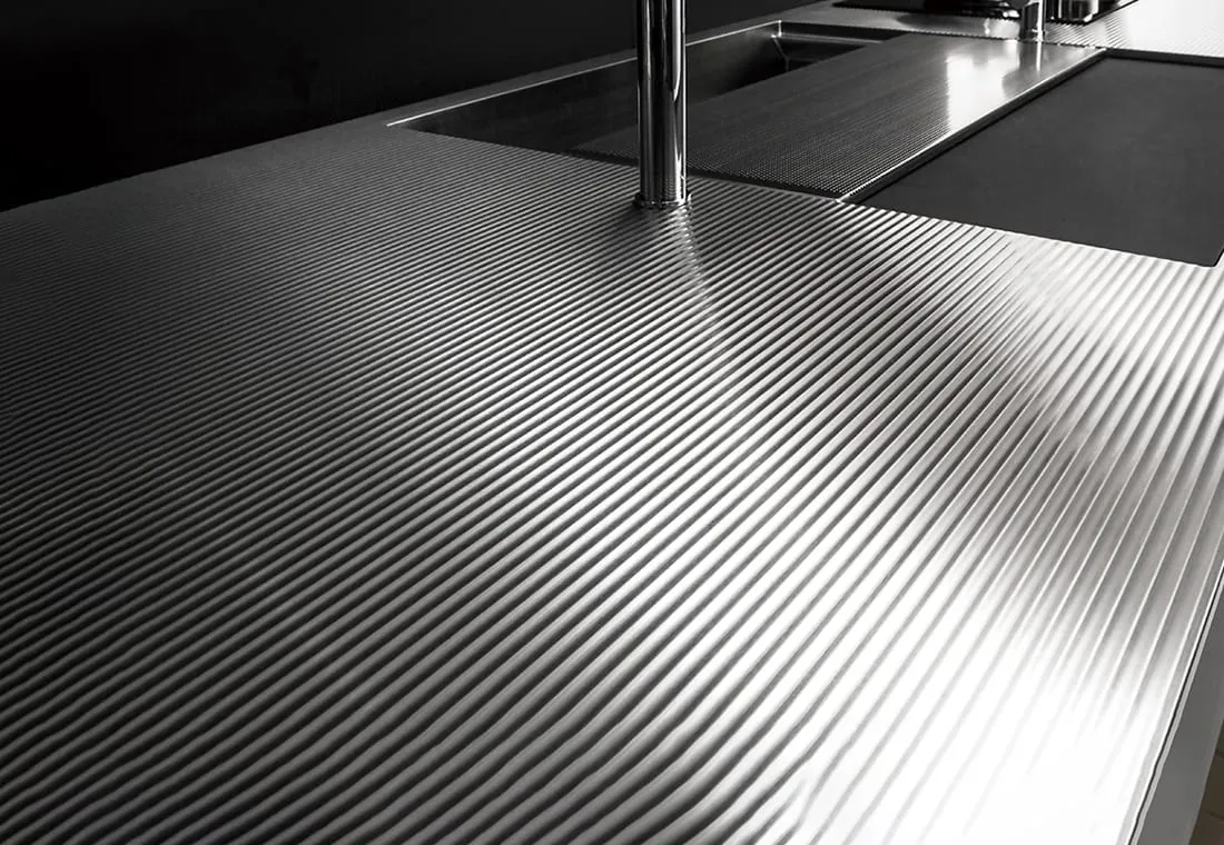 エンブレムトップ