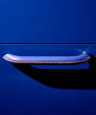 Details The more you use it, the more it fits in your hand, the warmer the leather becomes.