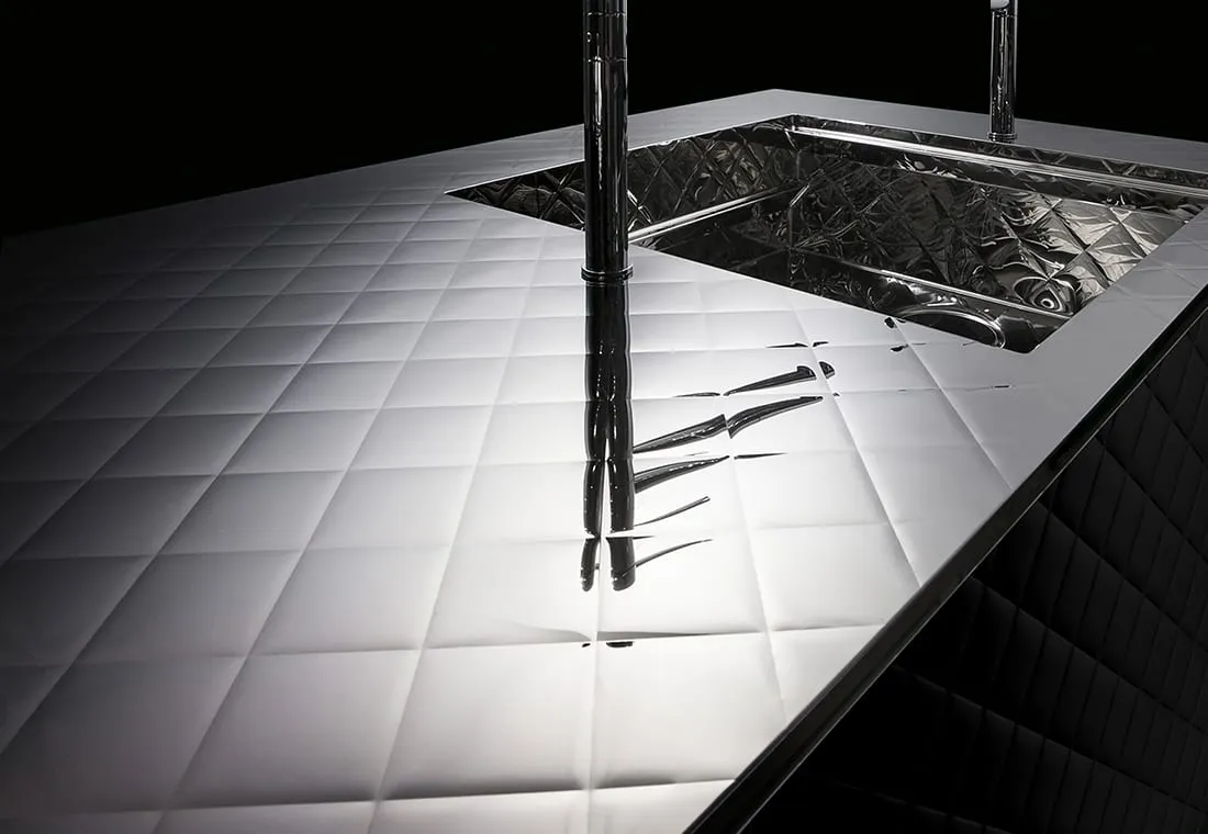 エンブレムトップ