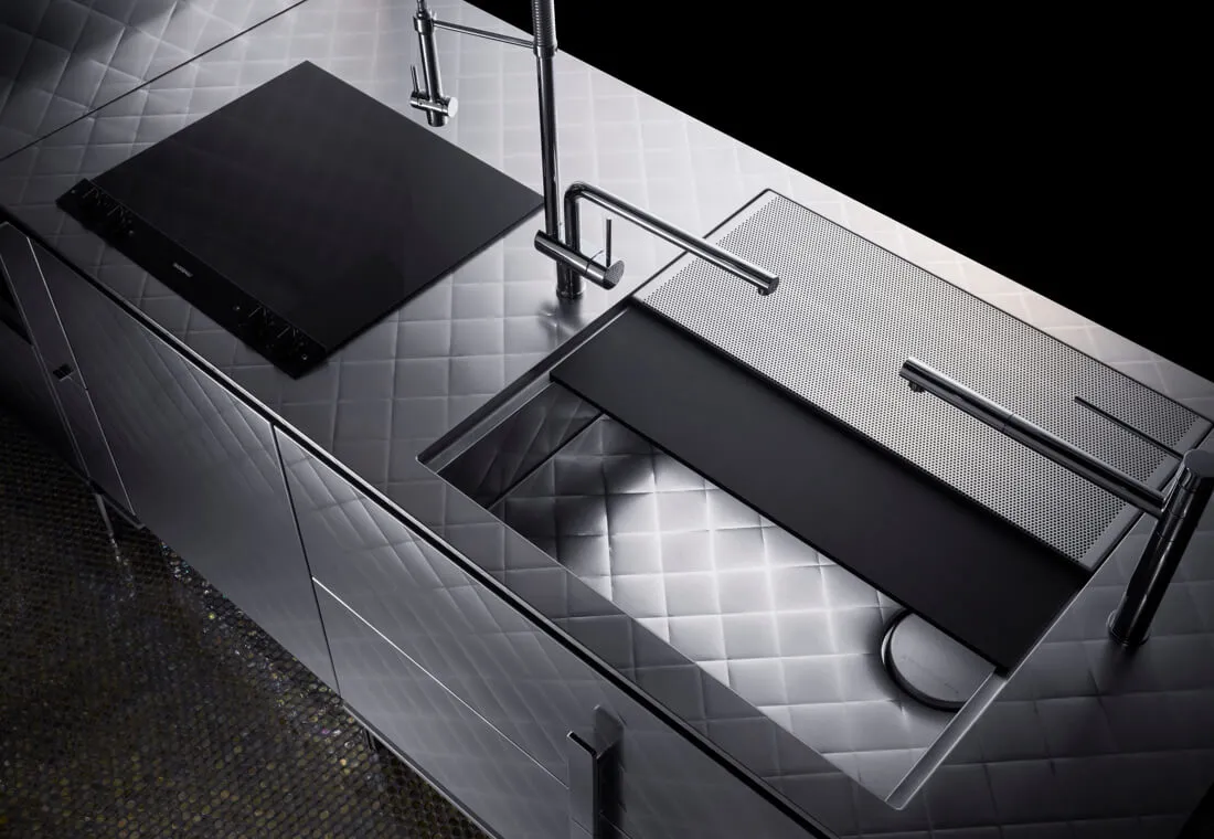 エンブレムトップ