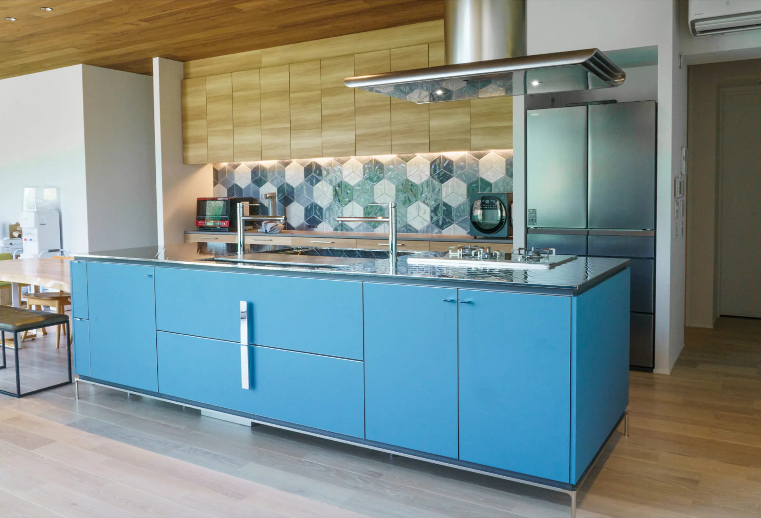 トーヨーキッチンスタイルのステンレス製アイランドキッチン実例｜神奈川県中原様邸