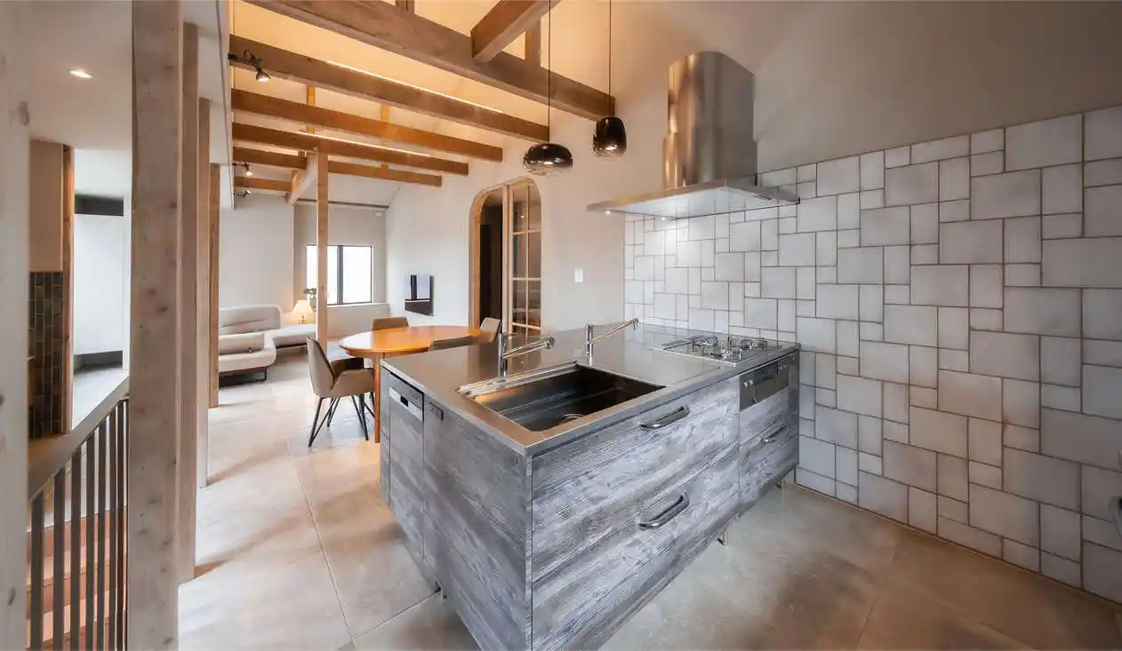 横壁取り付けタイプ天井取り付けタイプのレンジフード