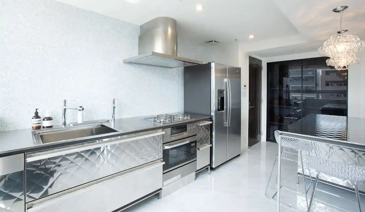 壁面取り付けタイプ天井取り付けタイプのレンジフード