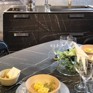 しっとりとした肌触りとエレガントなデザイン「ブラックマーブル」in 福岡・熊本・広島