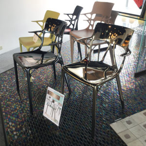 プレシャスカラーが仲間入り Kartell 「エーアイ｜A.I.」 in 名古屋