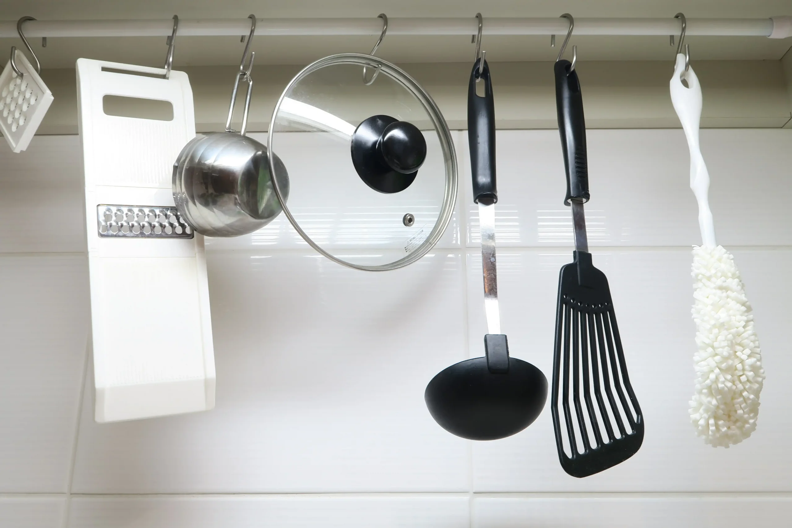 狭いキッチン対策・収納スペースの活用法