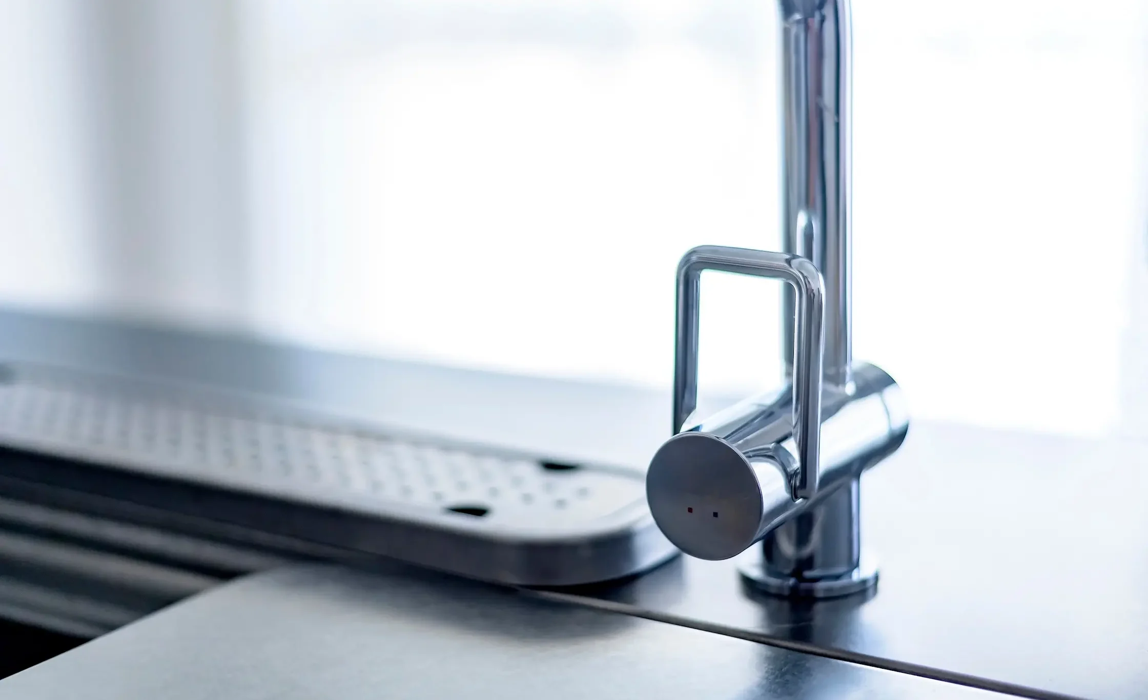 ステンレスキッチンにつく水垢の原因とは？