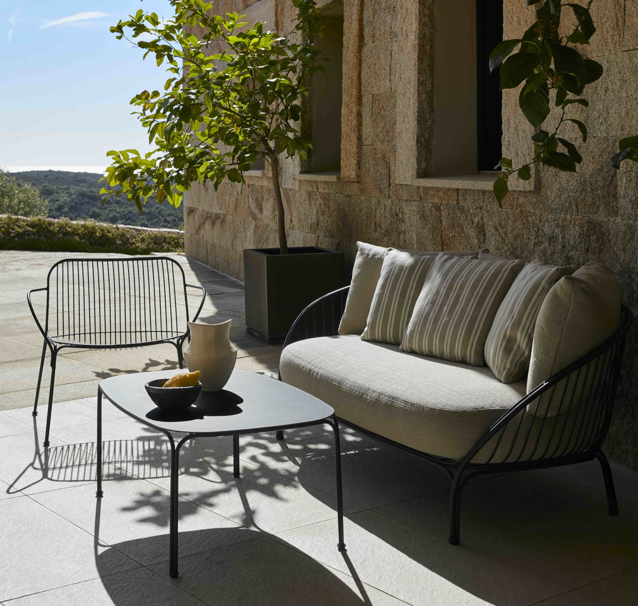 2.石造りの隠れ家リトリートとKartellの共演 — ガッリカントゥ（Gallicantu）