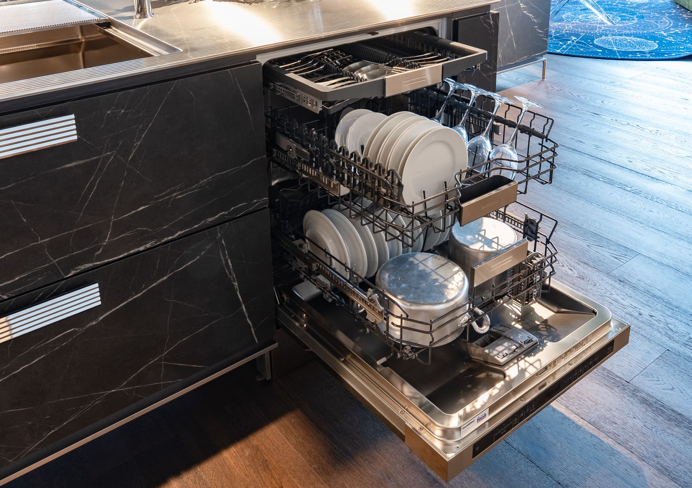 2.もう、諦めない。海外製食洗機が入る199cmのキッチン。