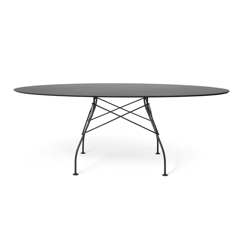 テーブル：グロッシーインドアアウトドア192(Kartell)