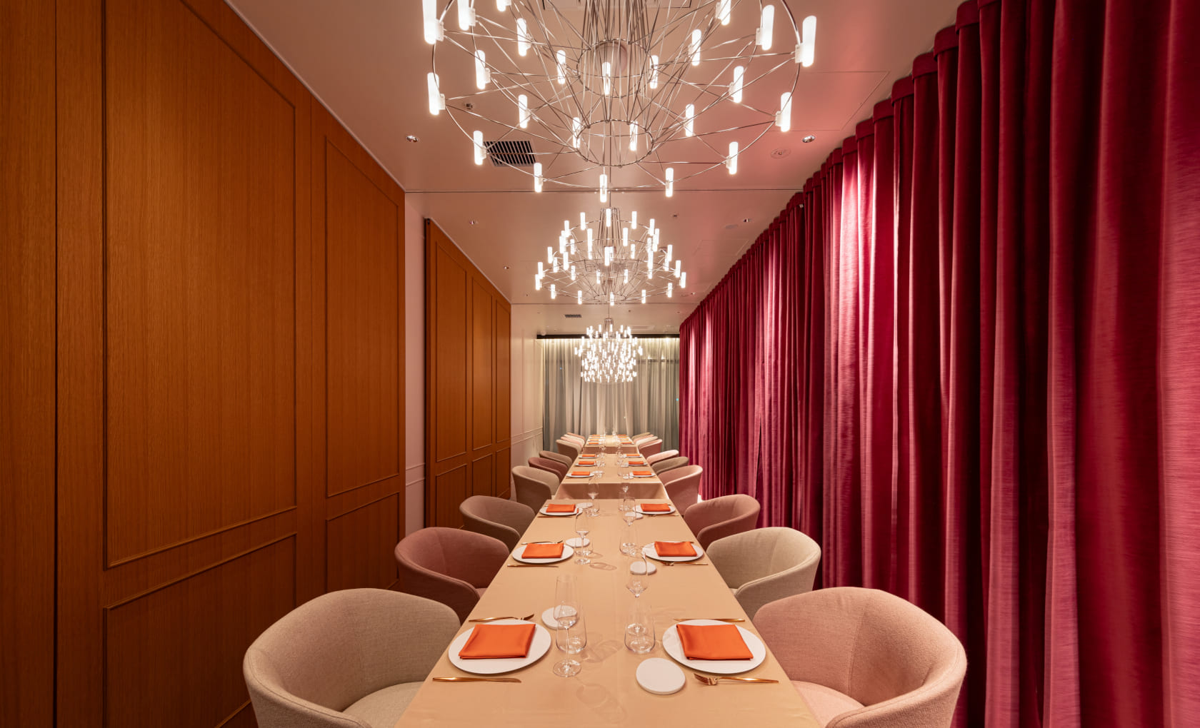 《実例紹介｜moooi コッペリア》新たなグランメゾンに舞うシャンデリア