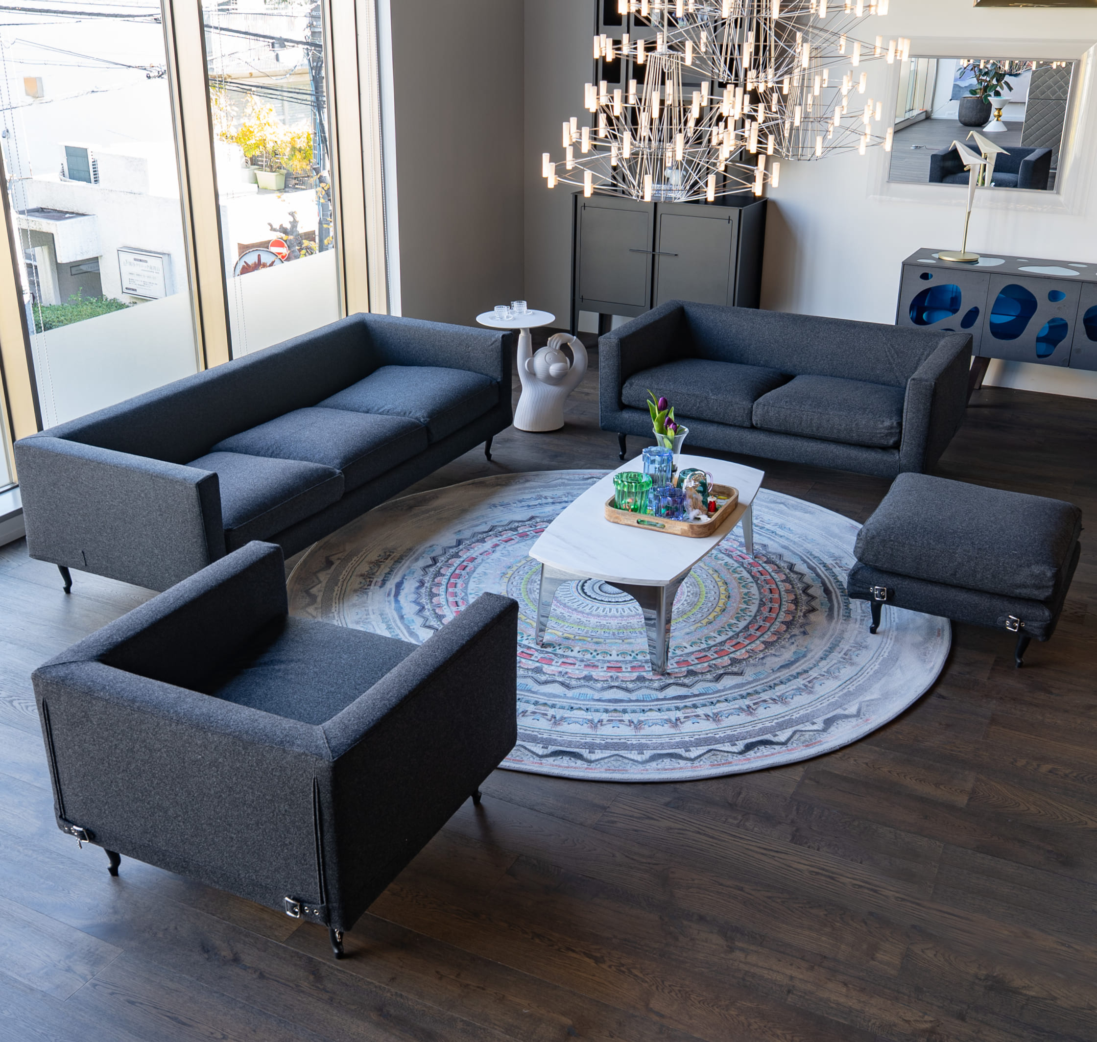 2. 五感で味わう極上のくつろぎ。moooiが描く「ブティック」な日常<br>ブティックソファカメレオンToes BLKセット