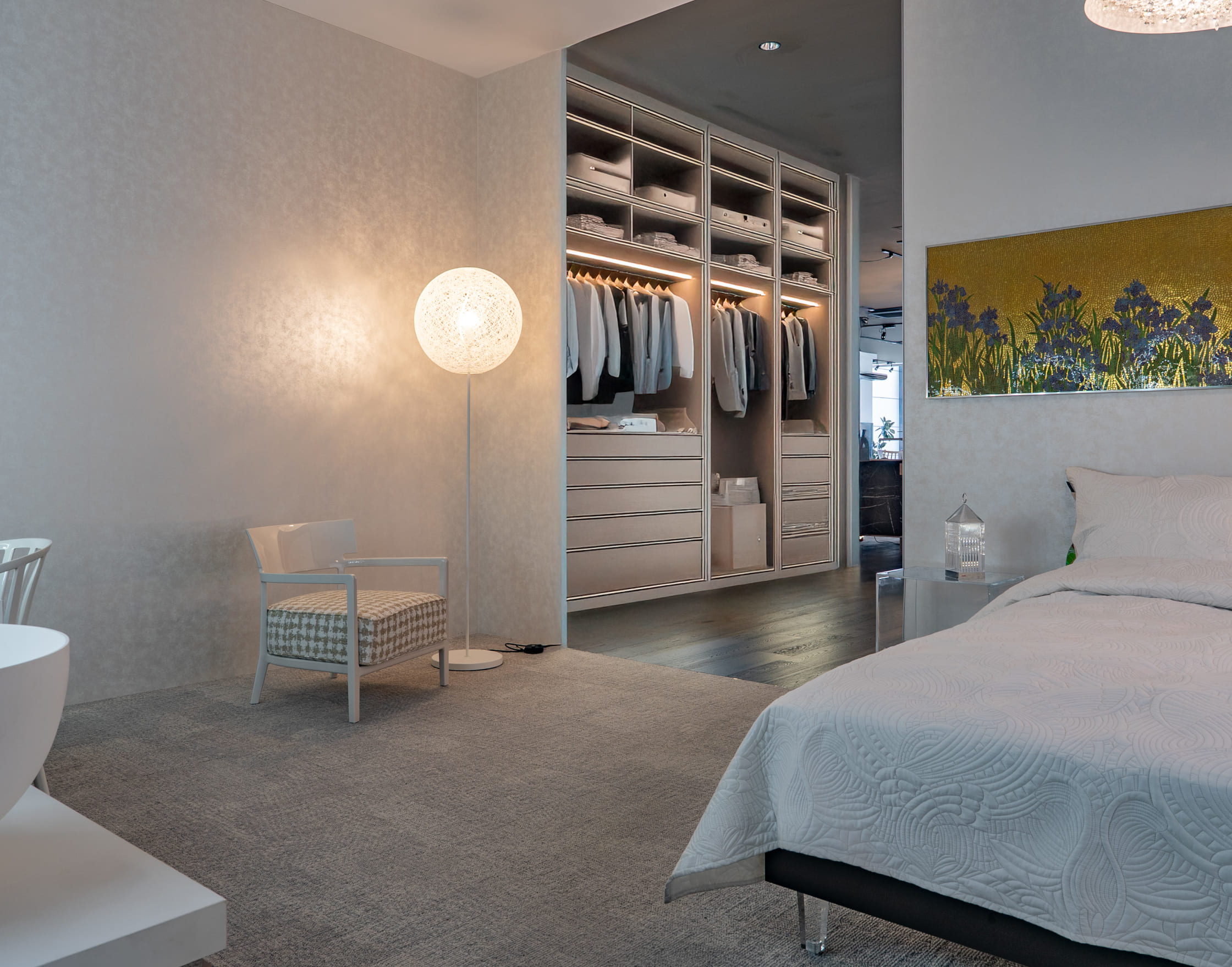 3. ひとり時間を愛おしむ。光と安らぎに包まれるサンクチュアリ<br>カーラランダムフロアライトセット