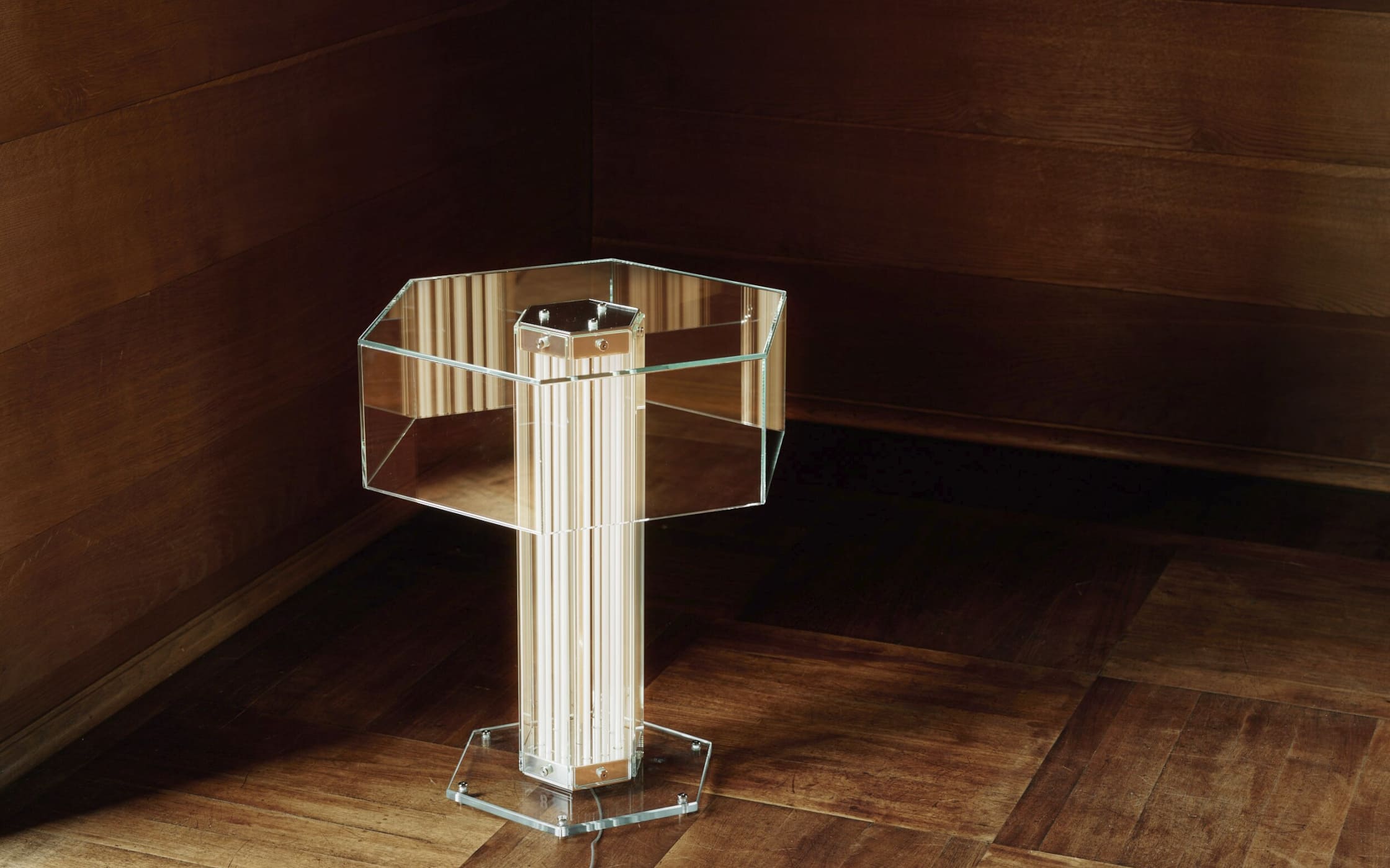 FLOS最新作 スーパーワイヤーT