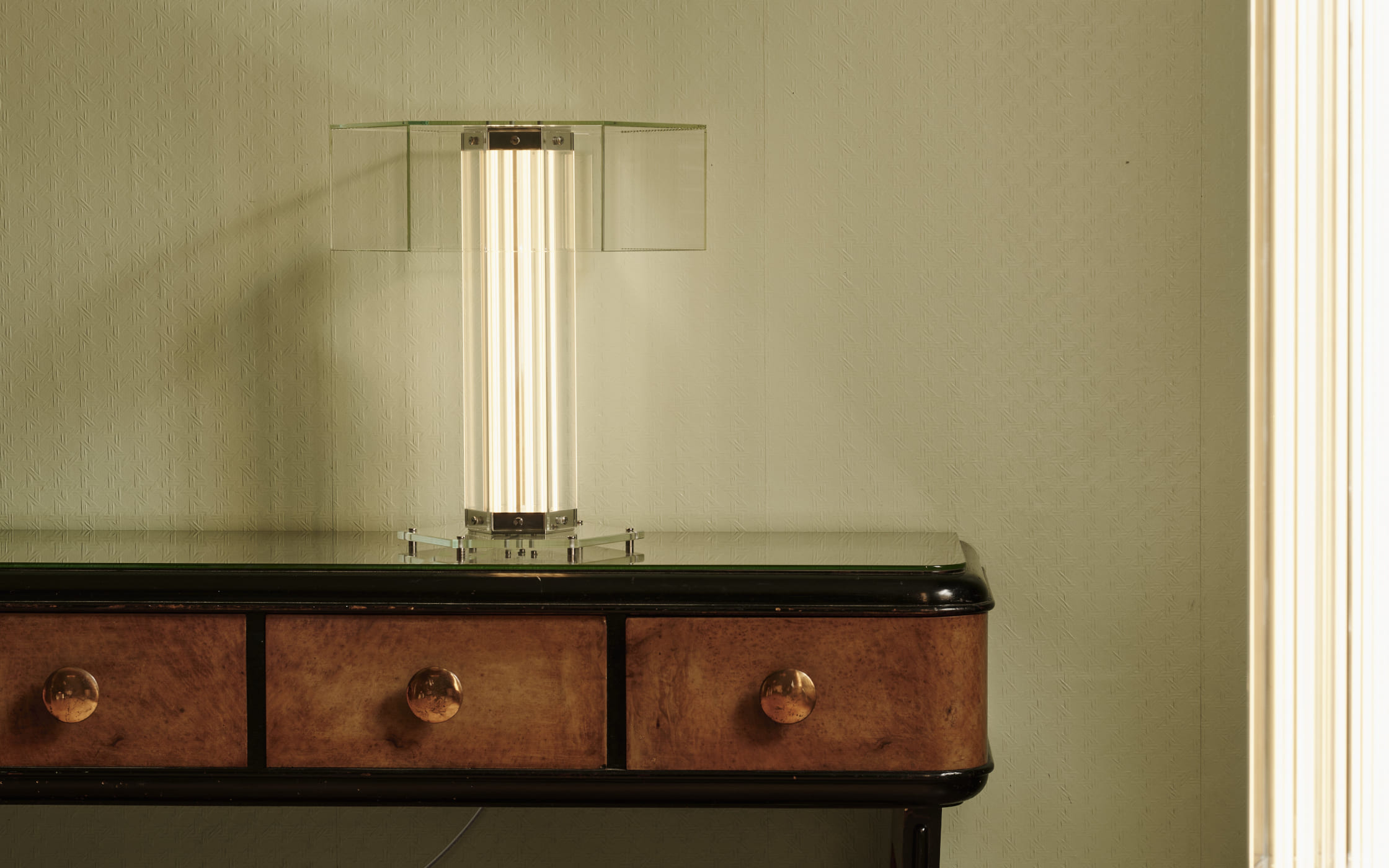 FLOS最新作 スーパーワイヤーT