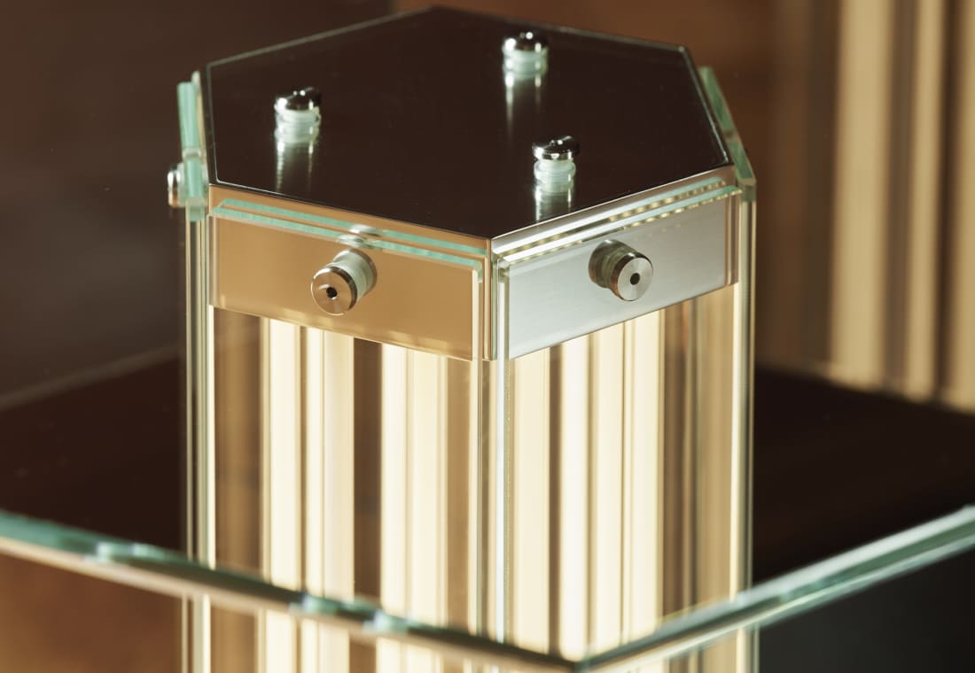 FLOS最新作 スーパーワイヤーT