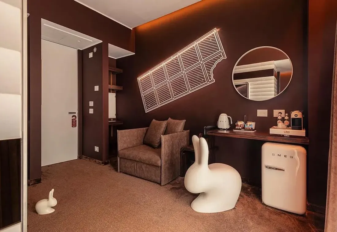 ラビットチェアとラビットチェアXSドアストッパー